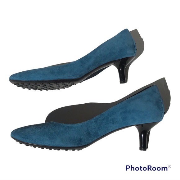 TOD’s blue kitty heel shoe with their iconic stubs on the back of your heel - Picture 4 of 5